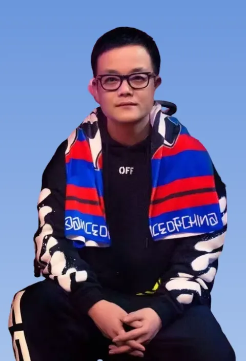陆伟